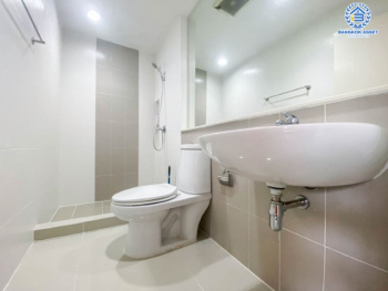 *****ทาวน์เฮ้าส์ 3 ชั้น มือสอง กรุงเทพมหานคร ม.บ้านกลางเมือง งามวงศ์วาน คุณภาพระดับ AP เนื้อที่ 18.10 ตร.ว. ฟังก์ชัน 3 ห้องนอน 3 ห้องน้ำ 2 ที่จอดรถ บ้านสภาพเยี่ยม แถมปั๊มน้ำ, แท็งค์น้ำ พร้อมรองรับการอยู่อาศัย ใกล้รถไฟฟ้าสายสีม่วง "สถานีศูนย์ราชการนนทบุรี", สายสีแดง "สถานีบางเขน" และทางด่วน "งามวงศ์วาน"